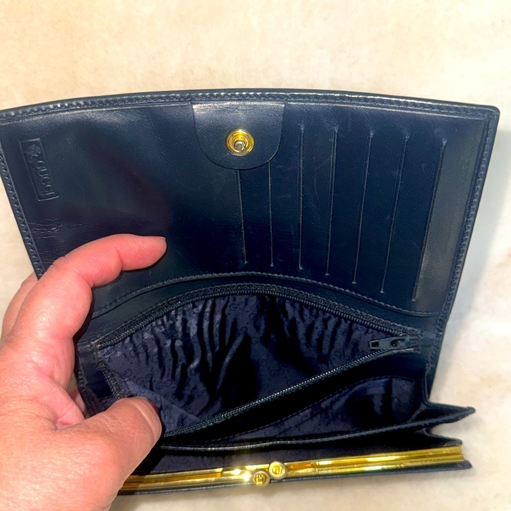 Gucci GG Supreme Kisslock Wallet - Picture 11 of 16